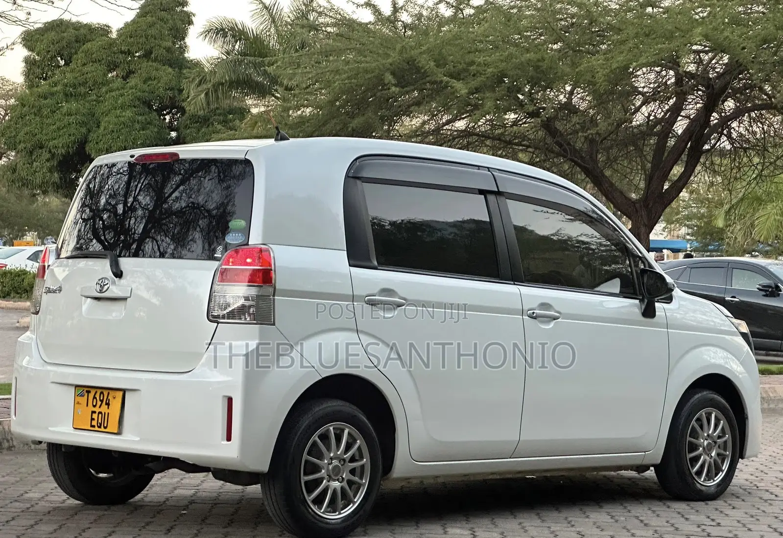 Toyota Spade 2014 White