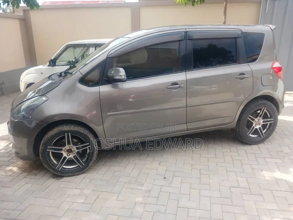 Toyota Ractis 2010 Gray