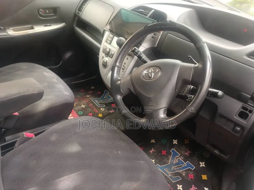 Toyota Ractis 2010 Gray