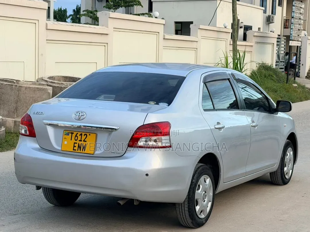 Toyota Belta 2008 Silver