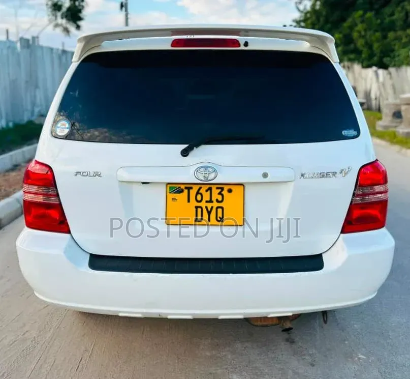 Toyota Kluger 2005 White