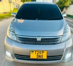 Toyota ISIS 2005 Silver