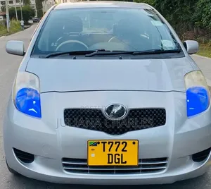Toyota Vitz 2006 White
