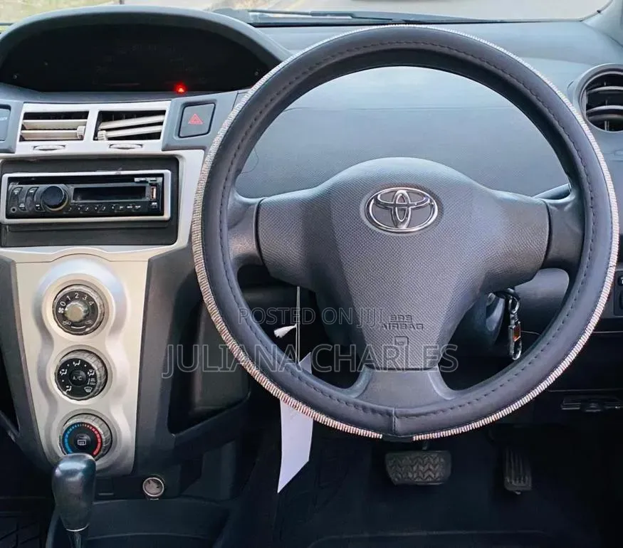 Toyota Vitz 2006 White