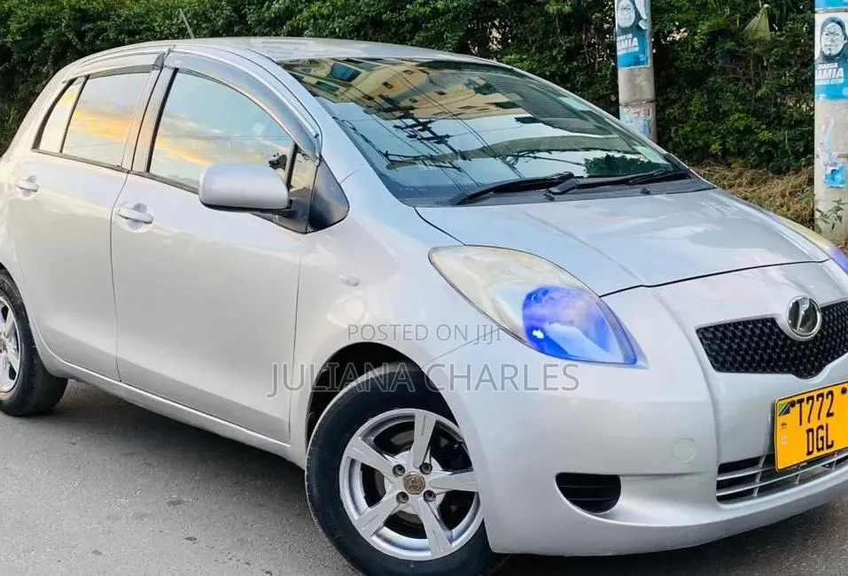 Toyota Vitz 2006 White