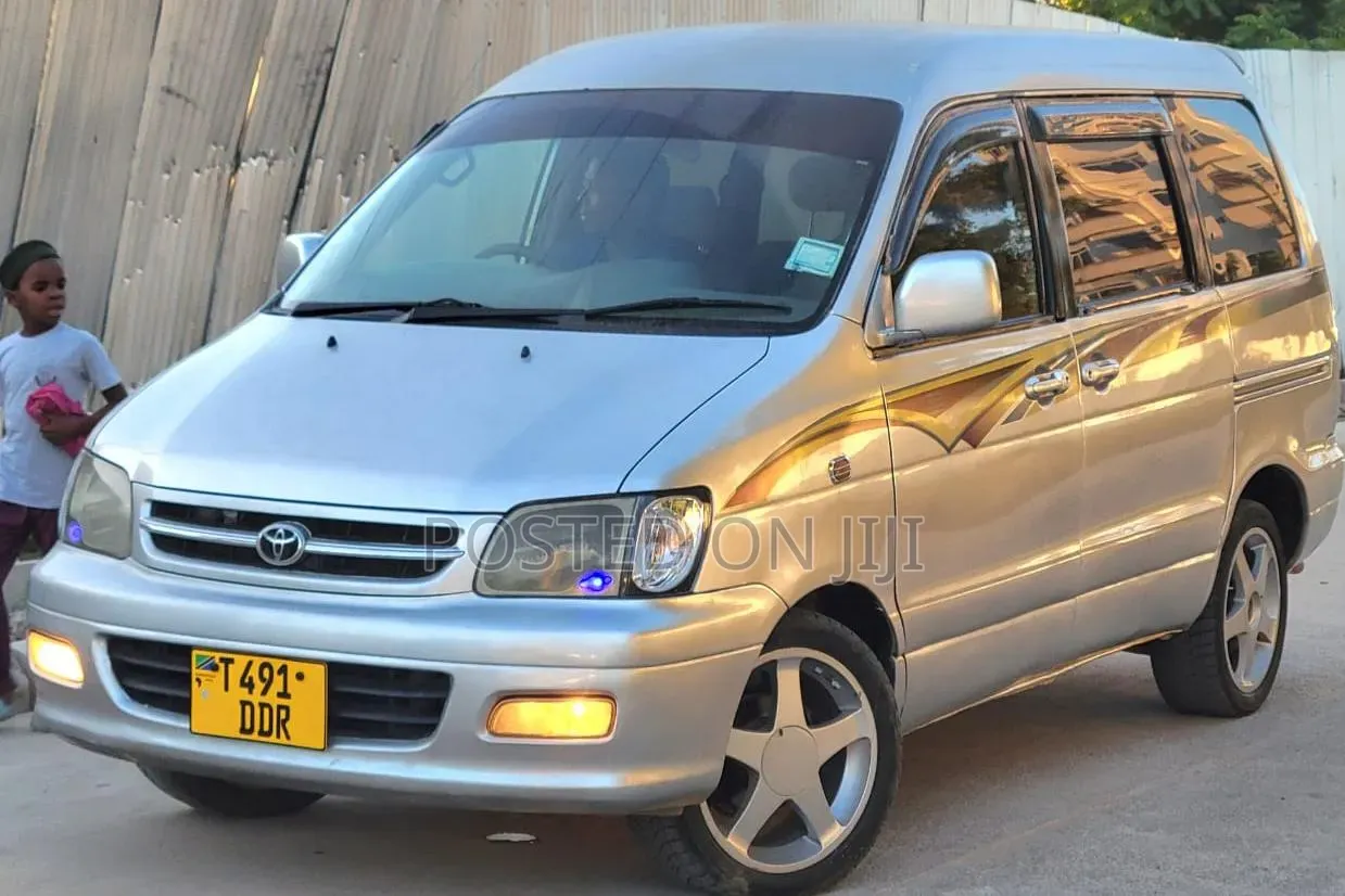 Toyota Noah 2001 Silver