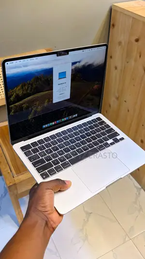 Laptop Apple MacBook Air 2022 M2 8GB Apple M2 SSD 256GB