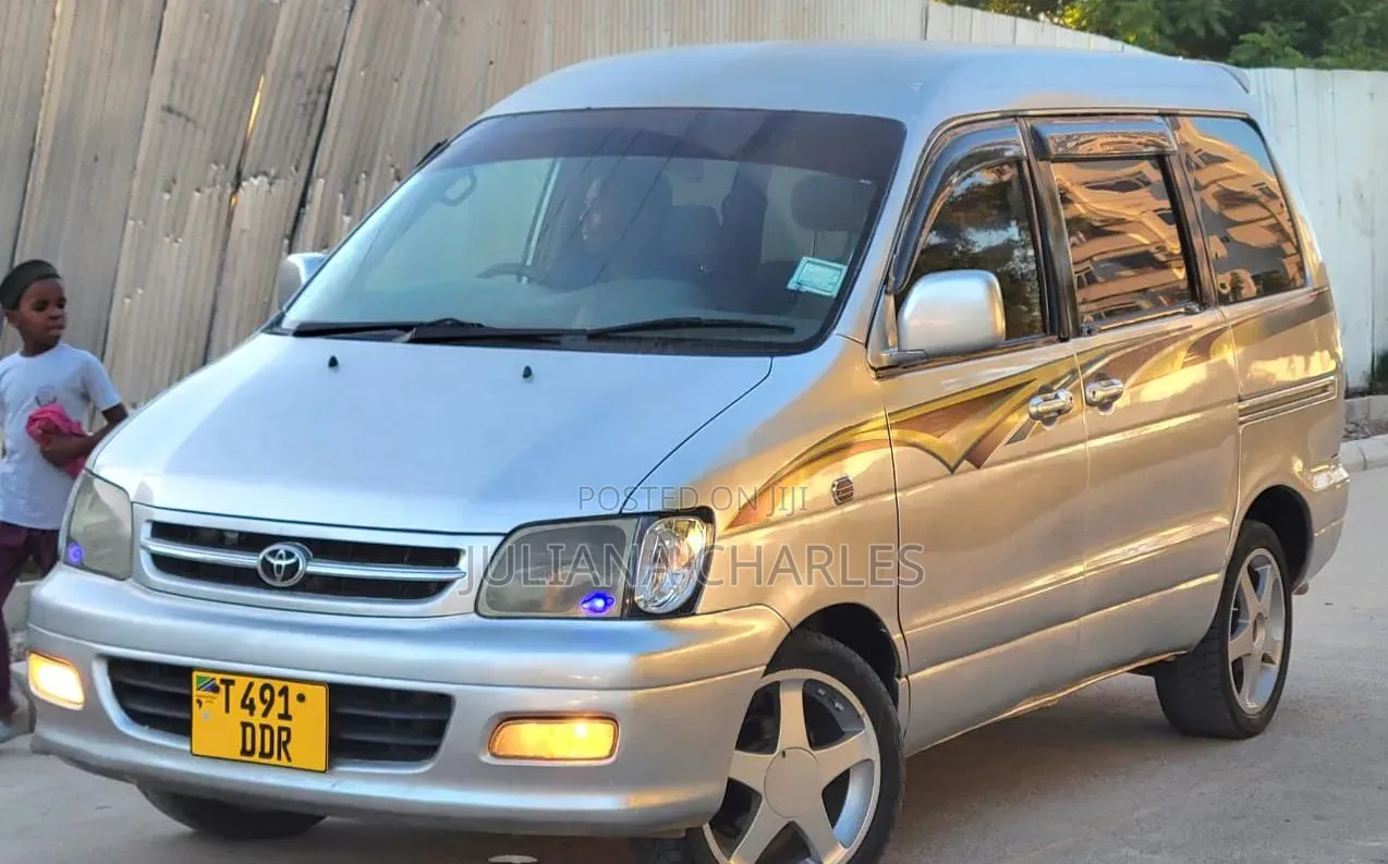 Toyota Noah 2002 Silver