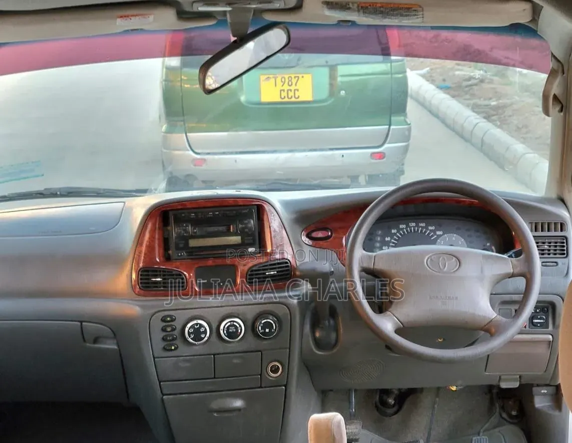 Toyota Noah 2002 Silver