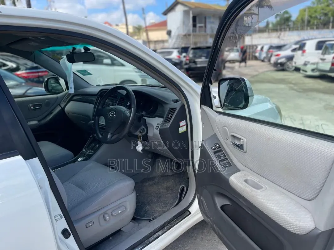 Toyota Kluger 2005 White