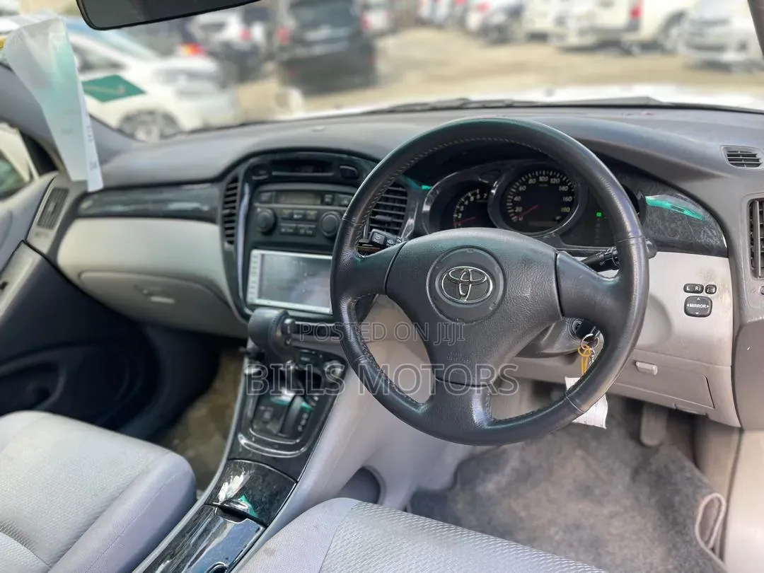 Toyota Kluger 2005 White