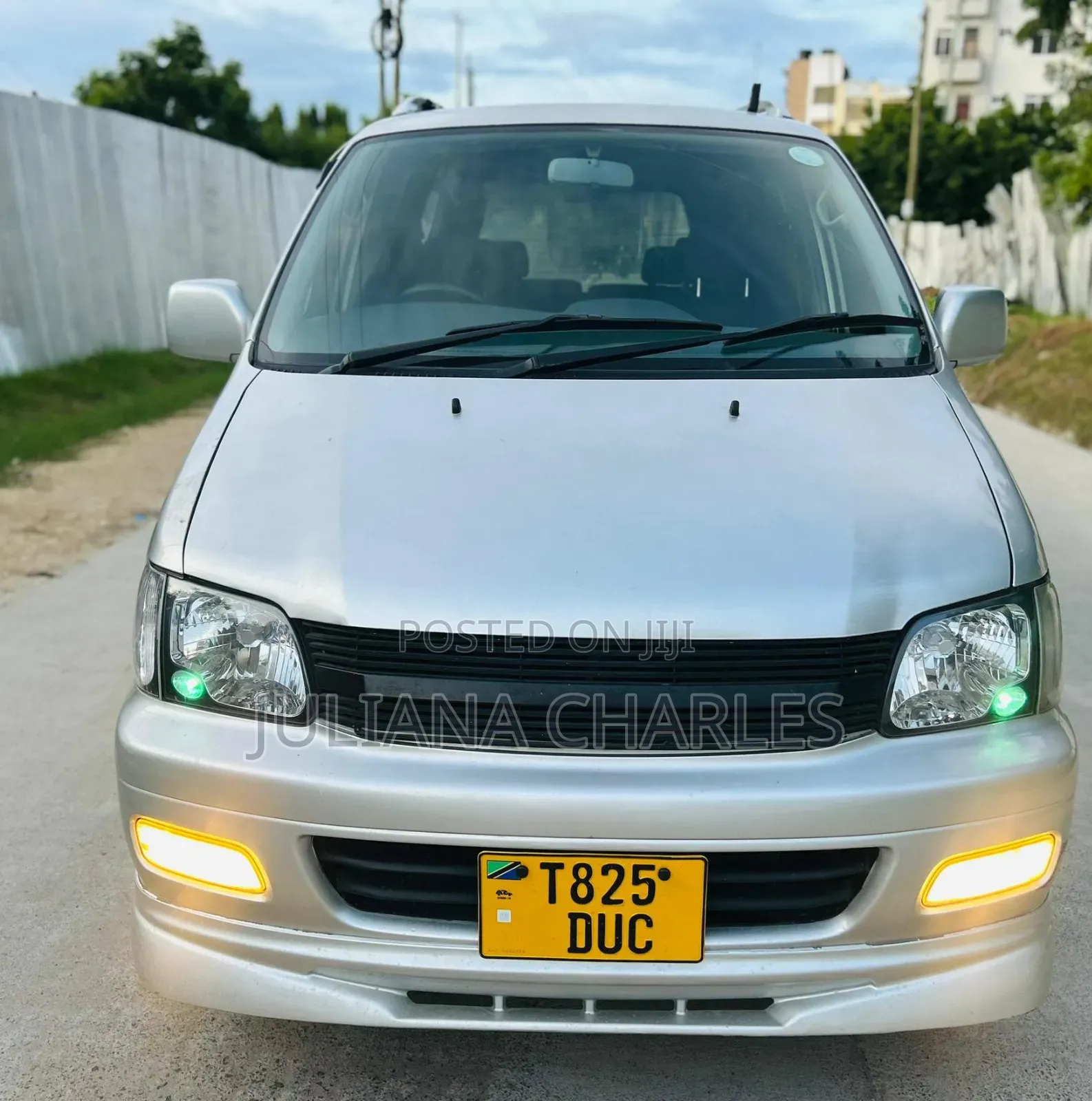 Toyota Noah 2003 Silver