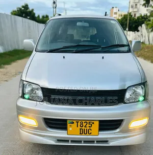 Toyota Noah 2003 Silver