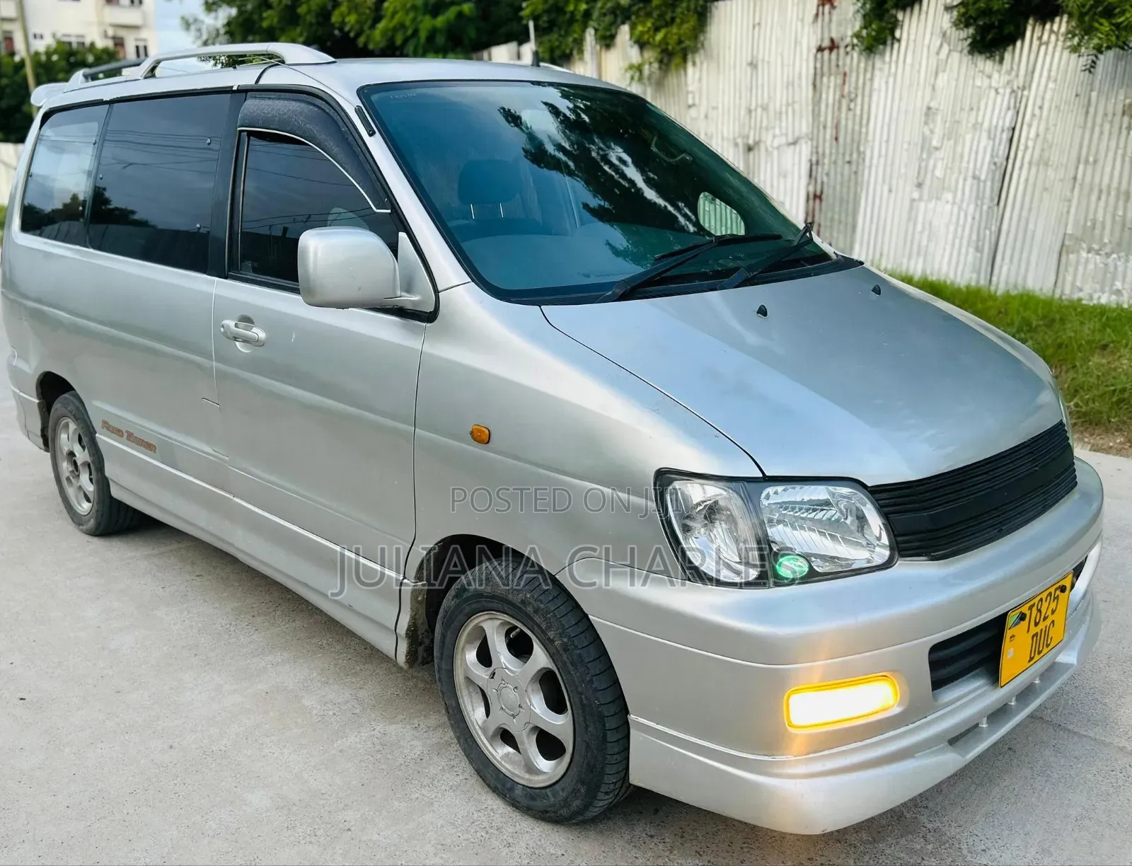 Toyota Noah 2003 Silver