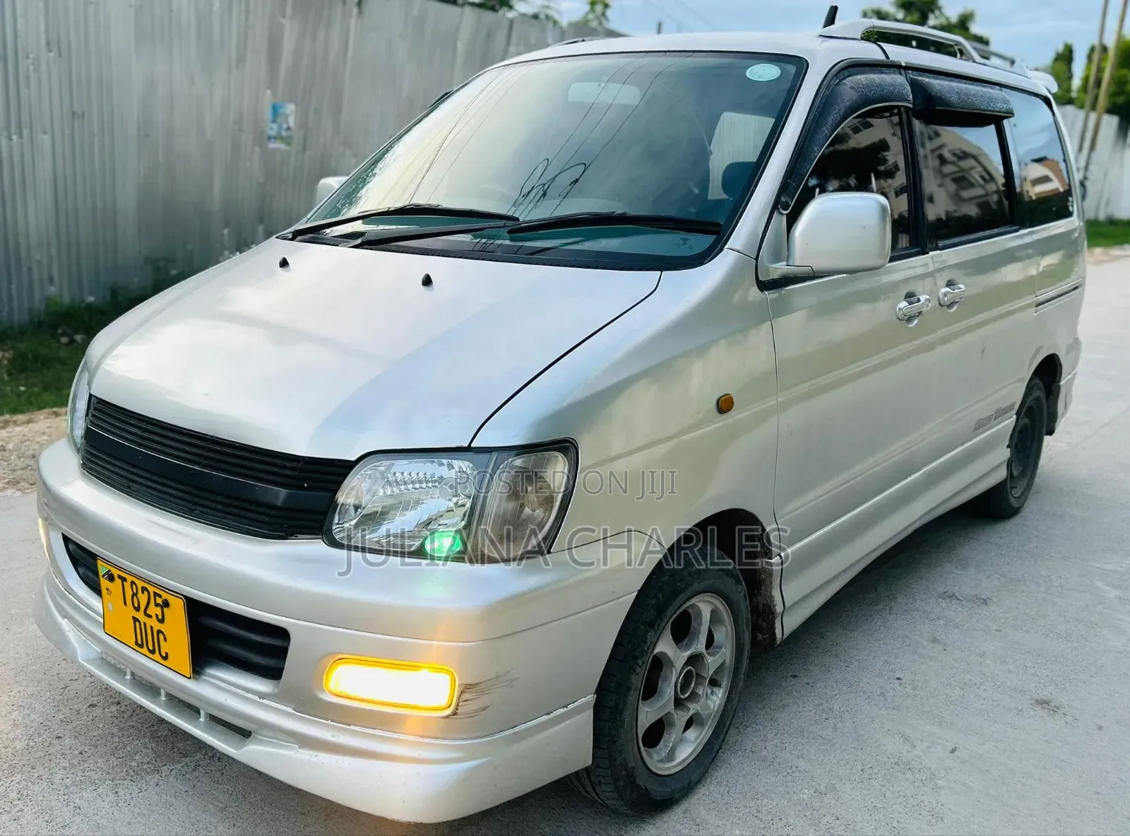 Toyota Noah 2003 Silver
