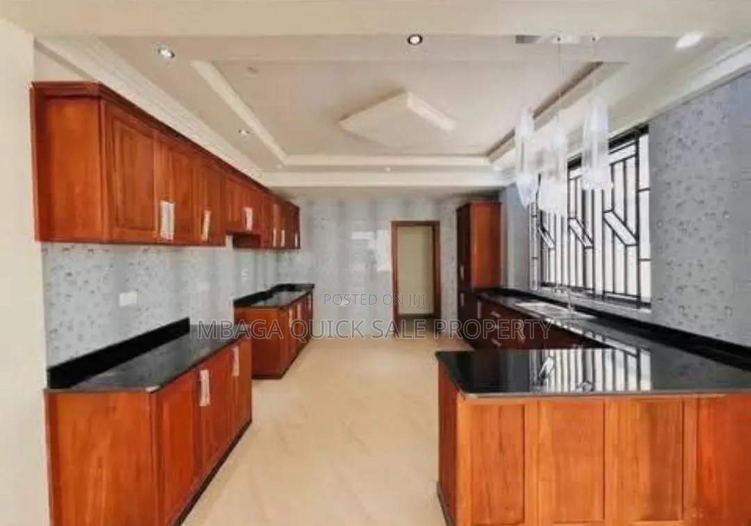 5bdrm Apartment in Oyster Bay for rent