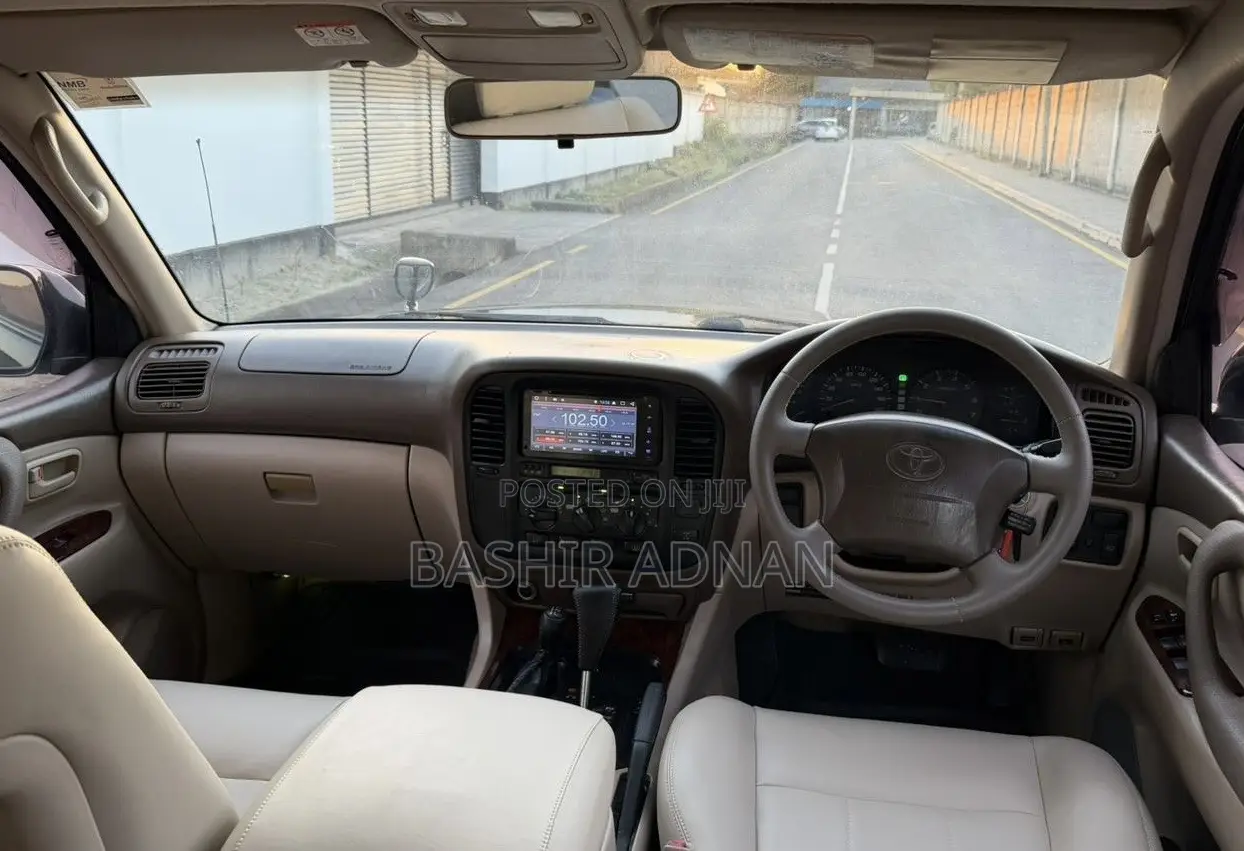 Toyota Land Cruiser HDJ 100 2000 Black