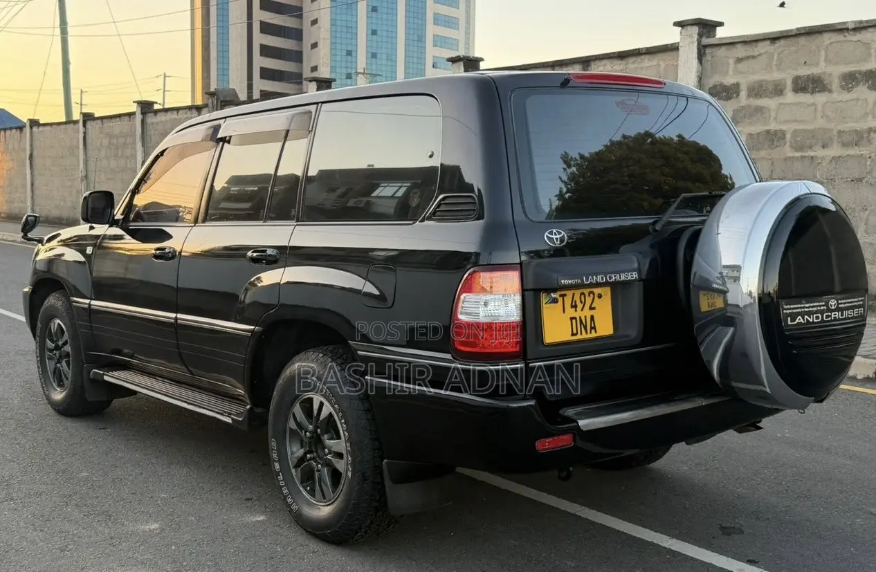Toyota Land Cruiser HDJ 100 2000 Black