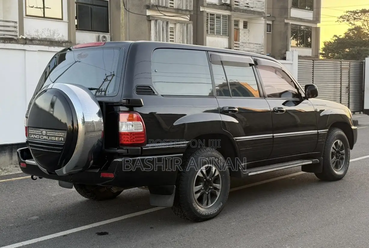 Toyota Land Cruiser HDJ 100 2000 Black