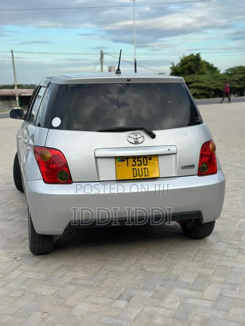 Toyota IST 2004 Silver