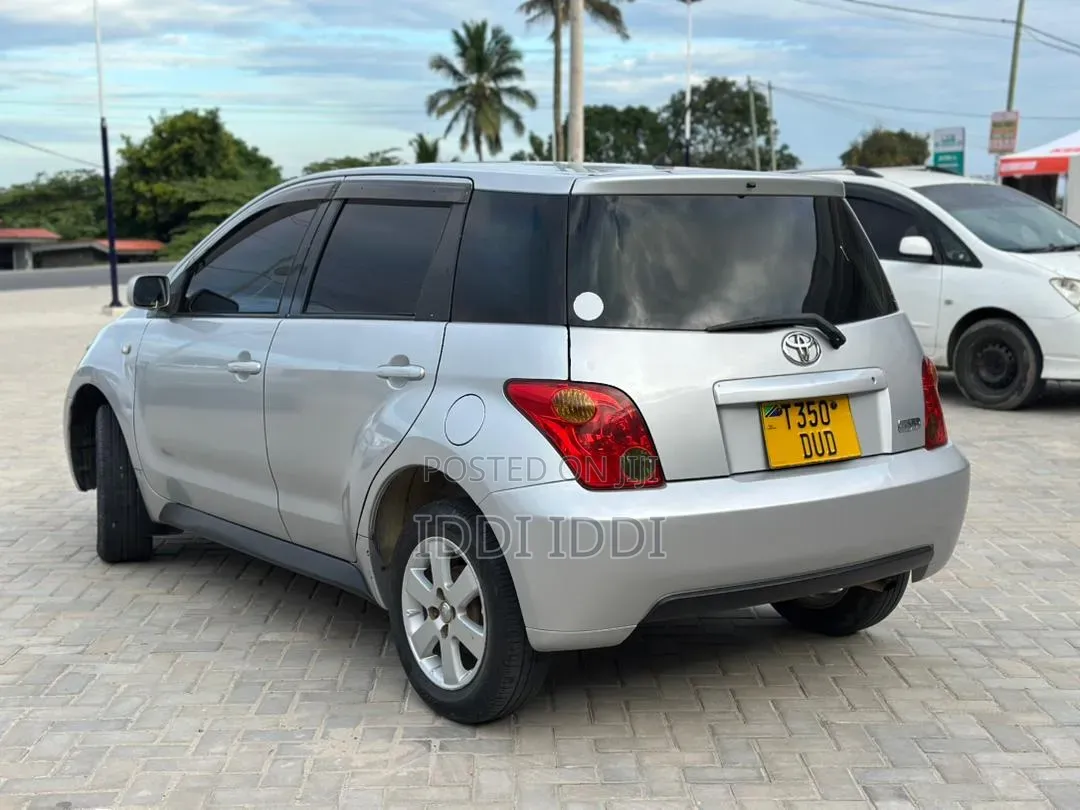 Toyota IST 2004 Silver