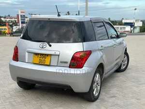 Toyota IST 2004 Silver