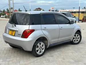 Toyota IST 2004 Silver