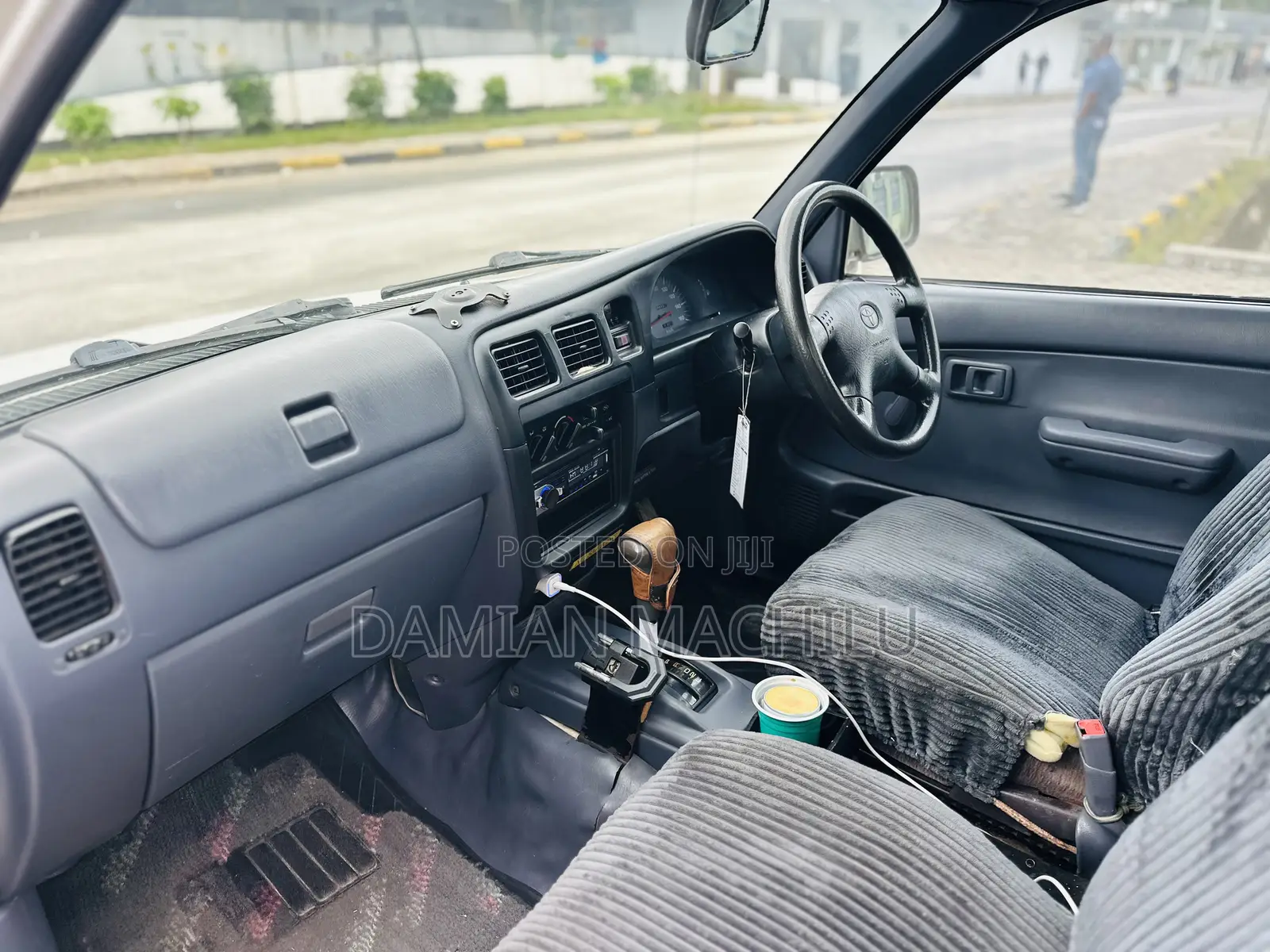 Toyota Hilux 2001 White
