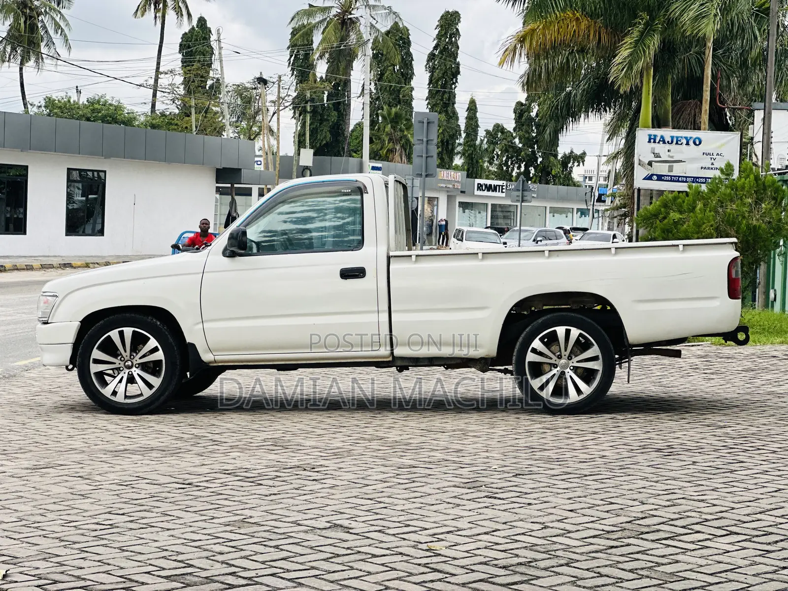 Toyota Hilux 2001 White