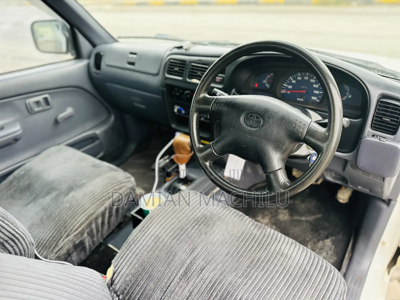Toyota Hilux 2001 White
