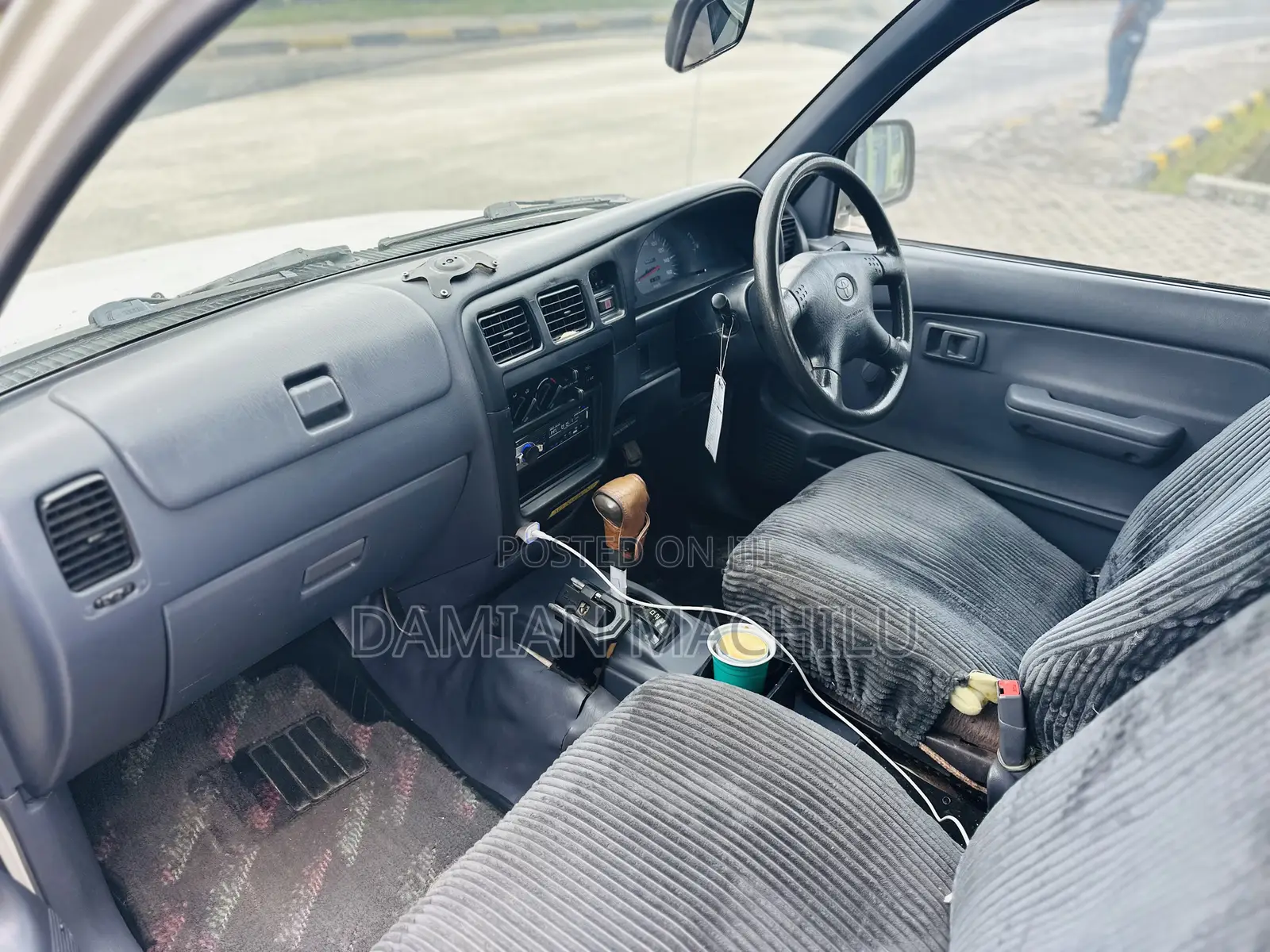 Toyota Hilux 2001 White