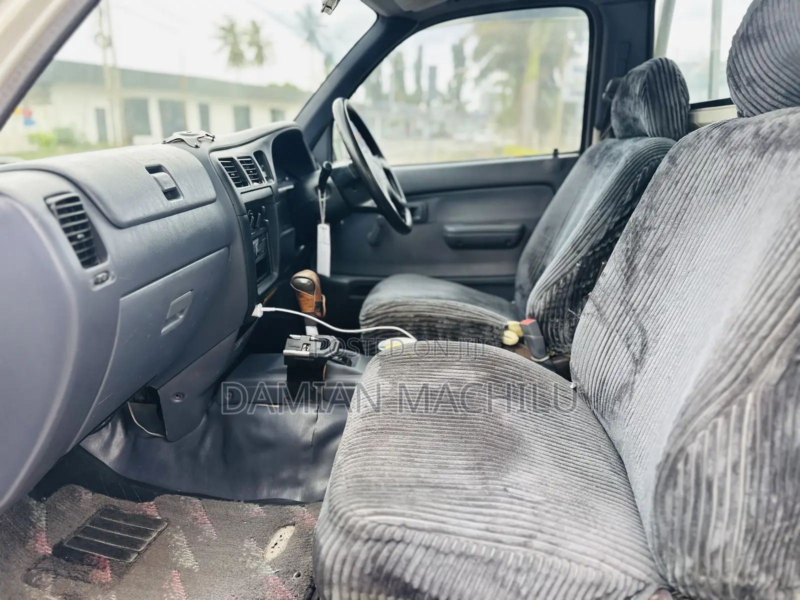 Toyota Hilux 2001 White