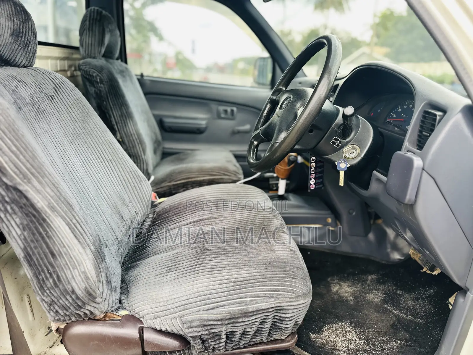 Toyota Hilux 2001 White