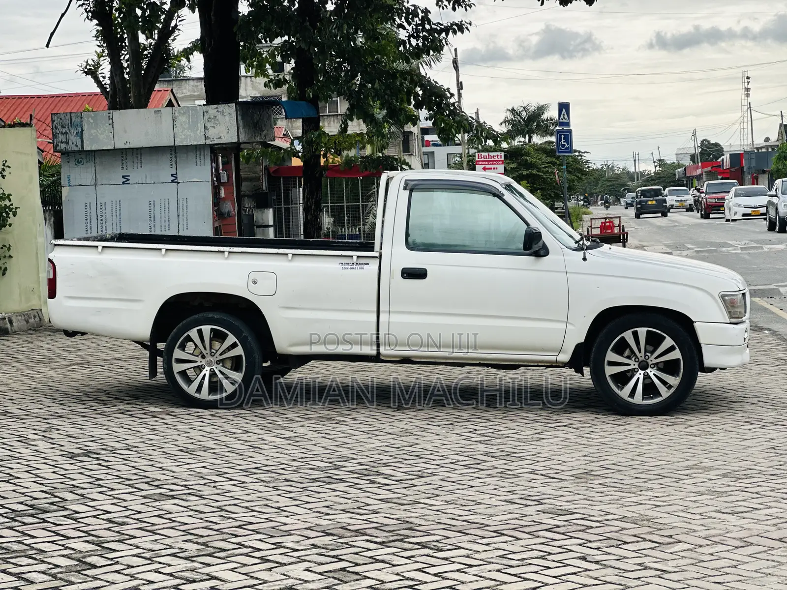 Toyota Hilux 2001 White