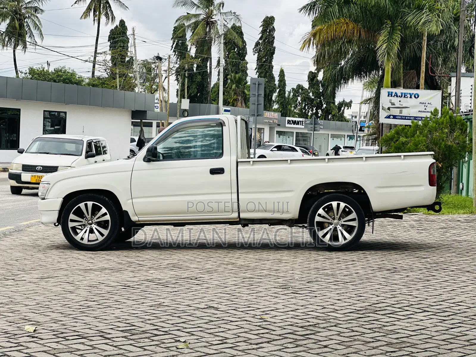Toyota Hilux 2001 White