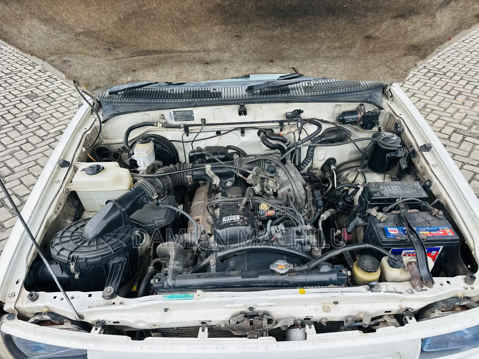 Toyota Hilux 2001 White