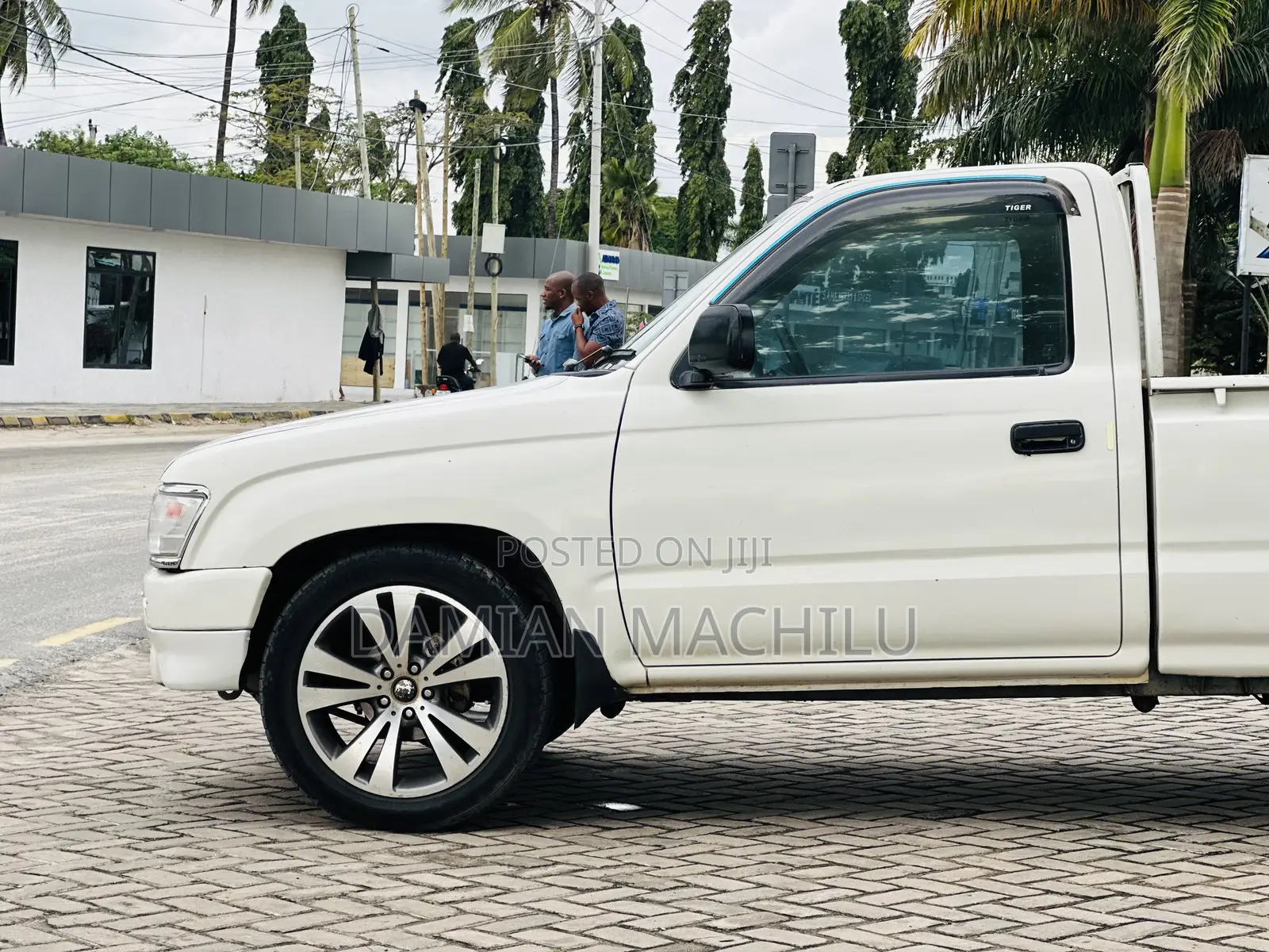 Toyota Hilux 2001 White