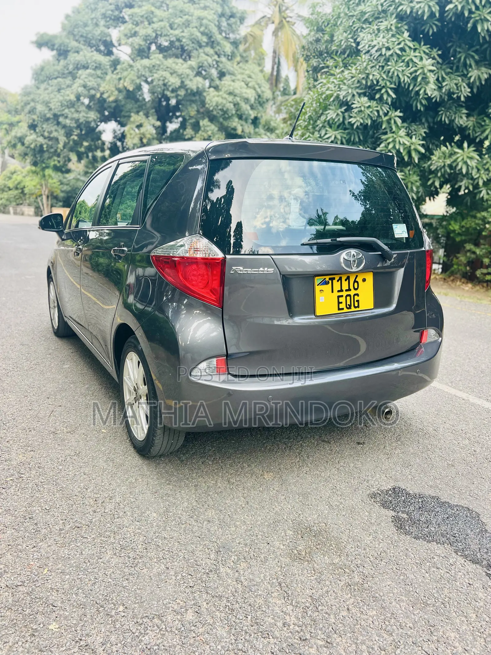 Toyota Ractis 2011 Gray