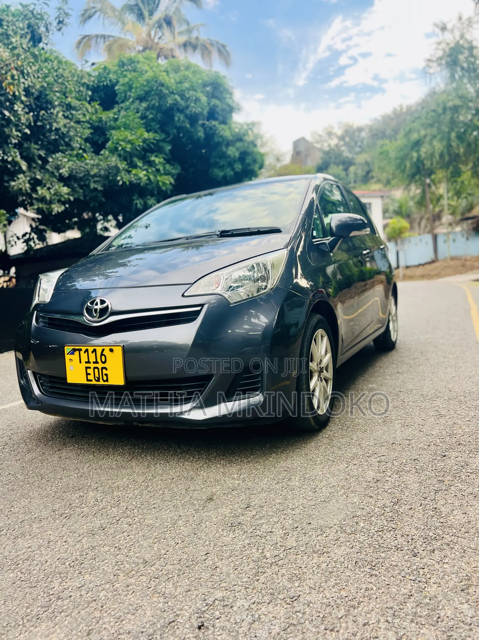 Toyota Ractis 2011 Gray