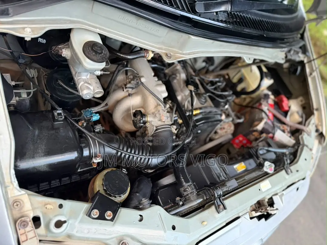 Toyota Noah 2001 Silver