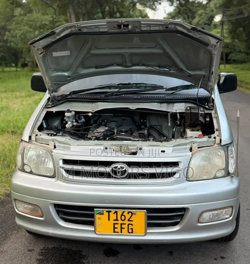 Toyota Noah 2001 Silver