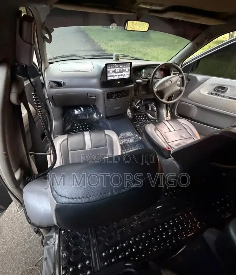 Toyota Noah 2001 Silver