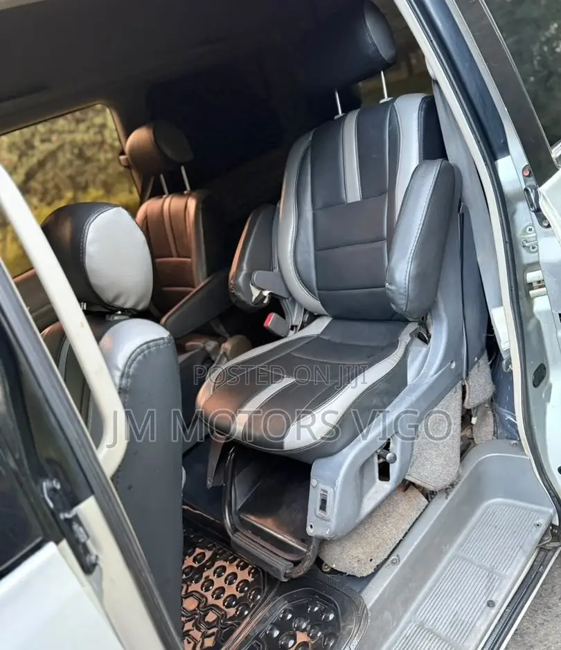 Toyota Noah 2001 Silver