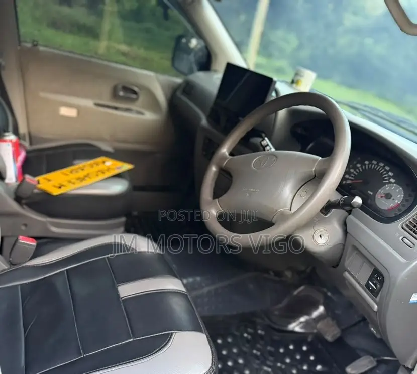 Toyota Noah 2001 Silver