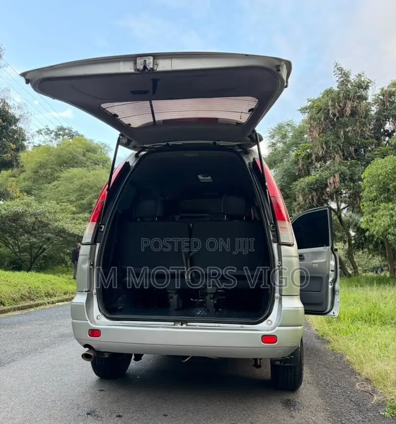 Toyota Noah 2001 Silver