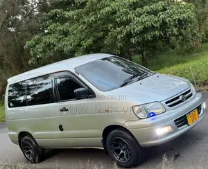 Toyota Noah 2001 Silver