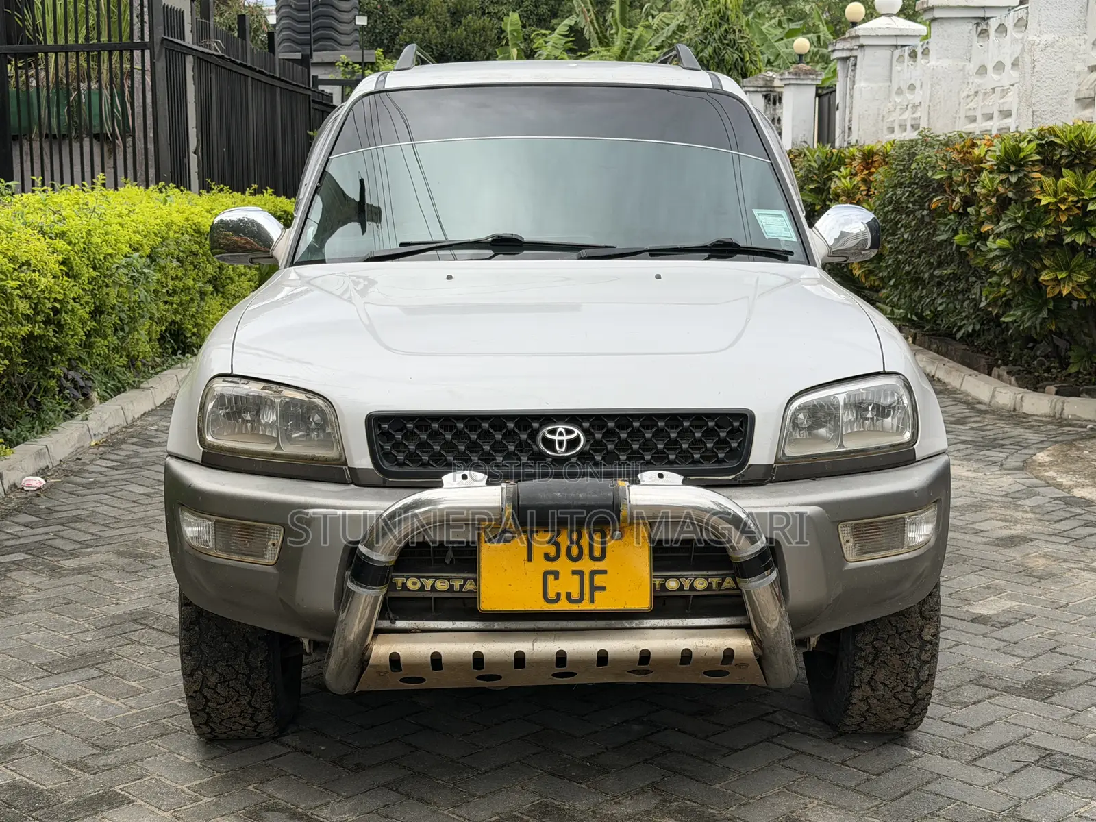 Toyota RAV4 Automatic 2000 White