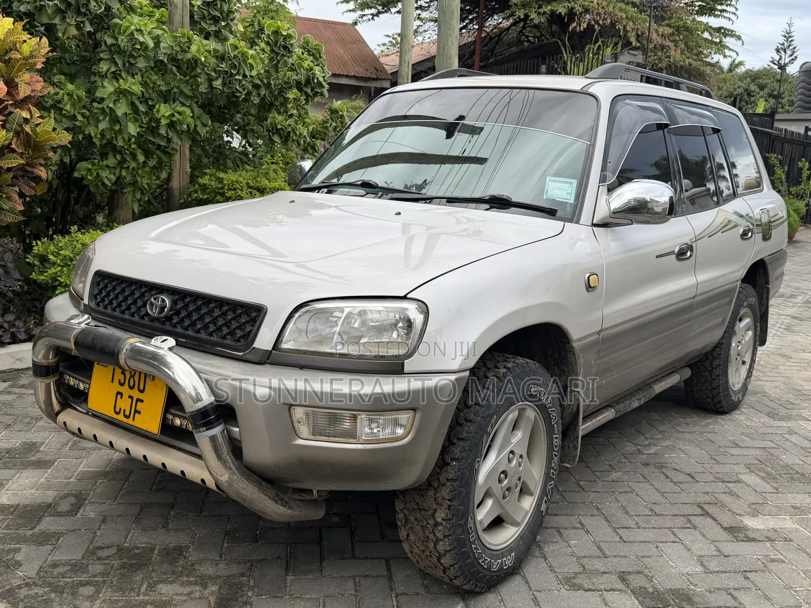 Toyota RAV4 Automatic 2000 White