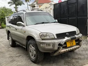 Toyota RAV4 Automatic 2000 White