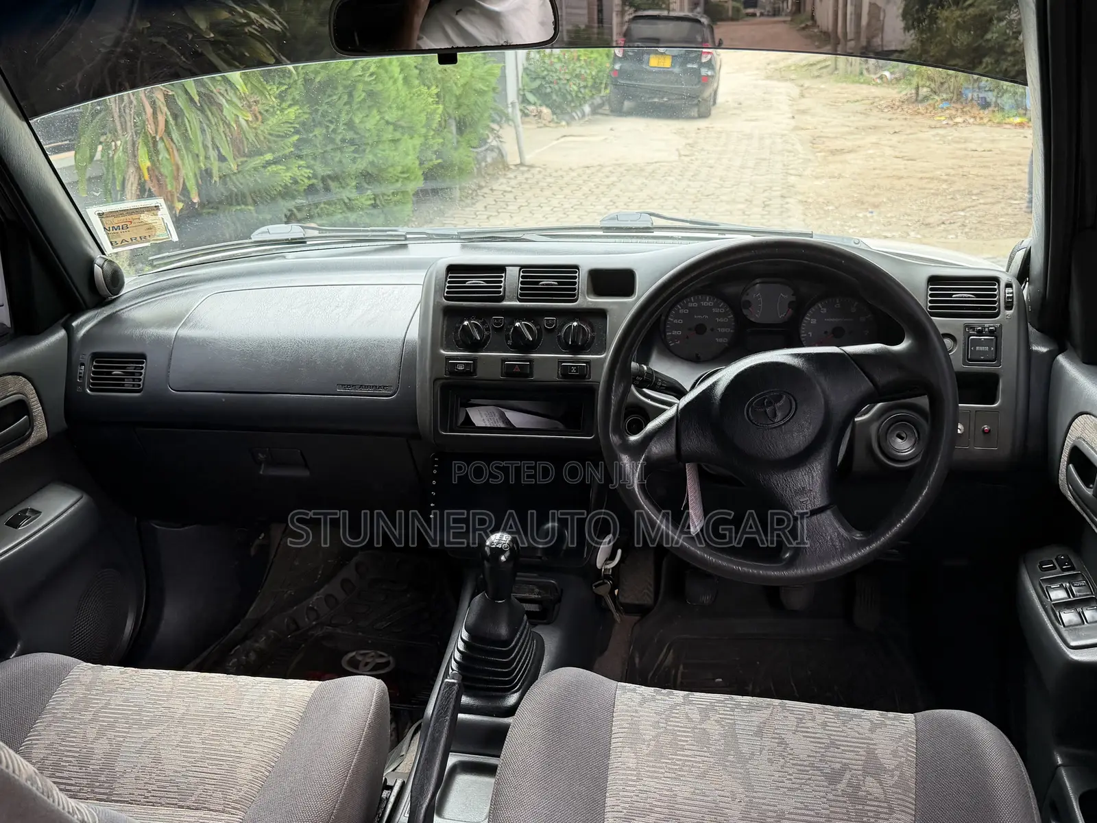 Toyota RAV4 Automatic 2000 White